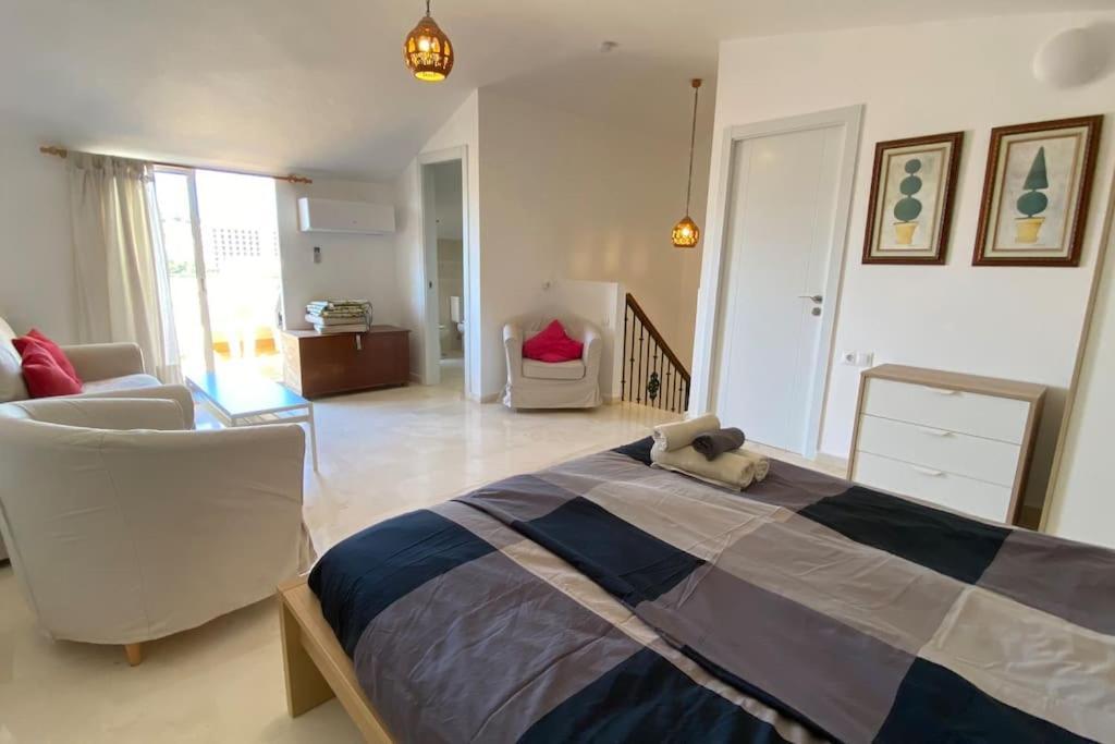 3 Bedroom Penthouse Close By Parque De La Paloma Apartament